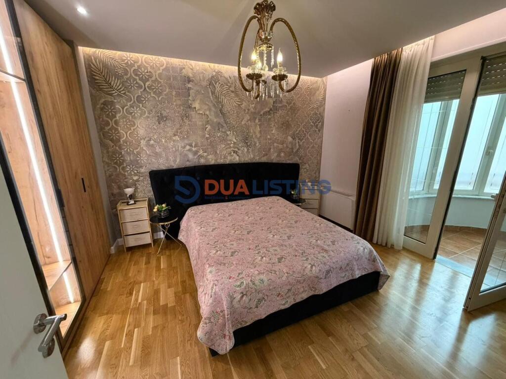 Apartment 3+1+2 for sale on Elbasan Street!