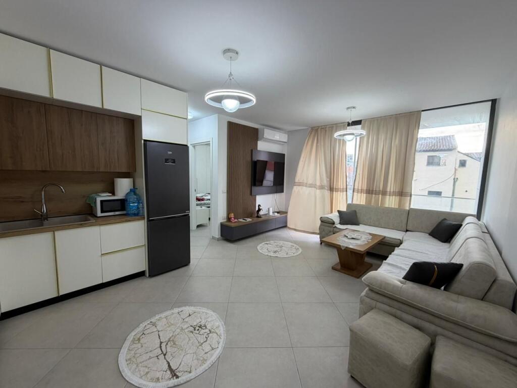 🏡 Jepet me qira apartament 2+1+2 + 🅿️ 📍 Don Bosko, pranë Fiori di Bosko💰 Çmimi: 800 € / muaj