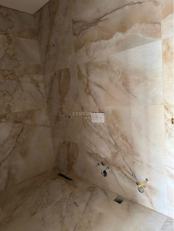 Shitet apartament 2+1 rruga Jordan Misja