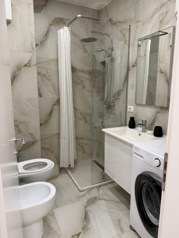 Jepet me qera apartament 1+1 tek Ish Fusha e Aviacionit