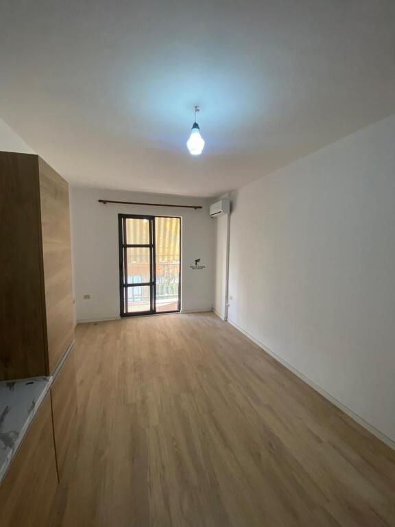 APARTAMENT ME QERA 2+1 5 MAJ 550 EURO
