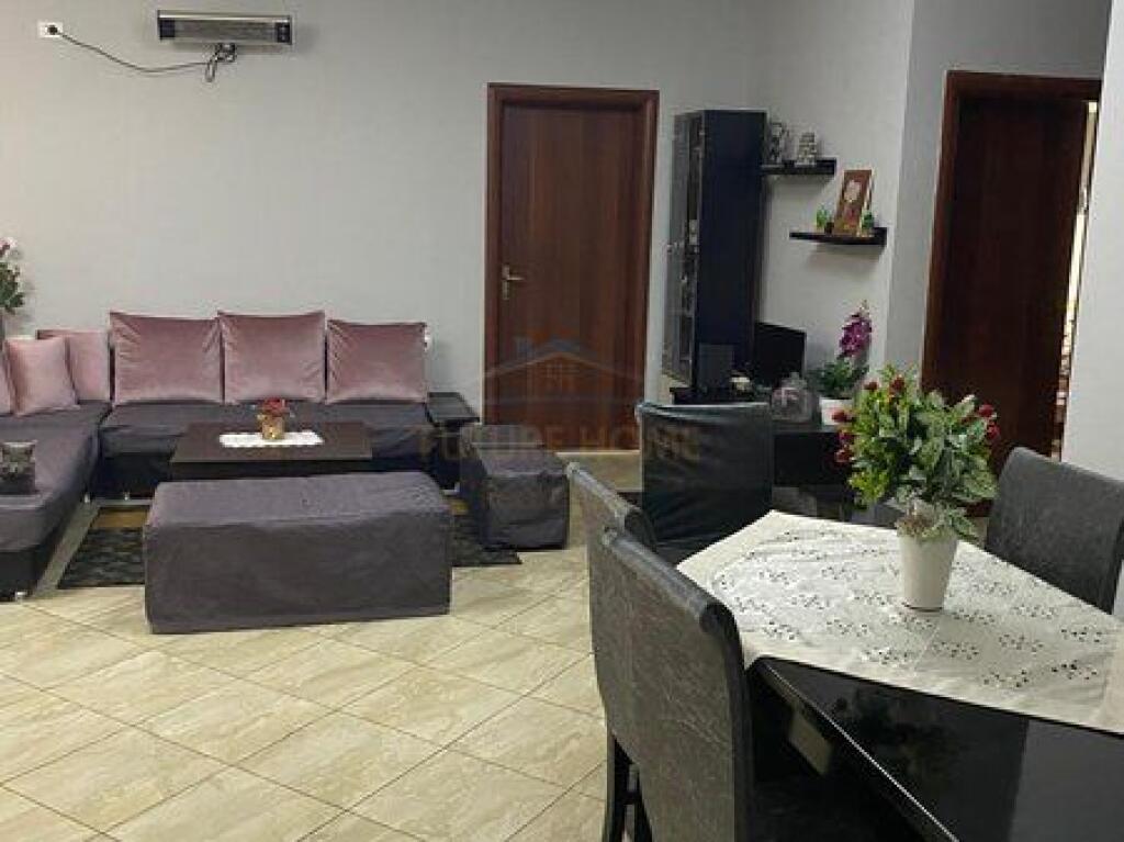Shitet , Apartament 2+1 , Fresku , Tiranë