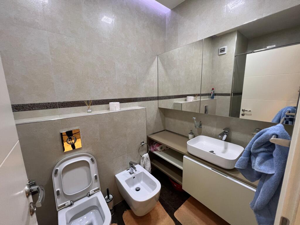 📣 AFFITTO SUPER Appartamento 2+1 Con 2 Bagni E 2 Balconi 📍 Zogu i Zi , Vicino Ring Center ✨ 💶 Prezzo 1.100 Euro Lordo
