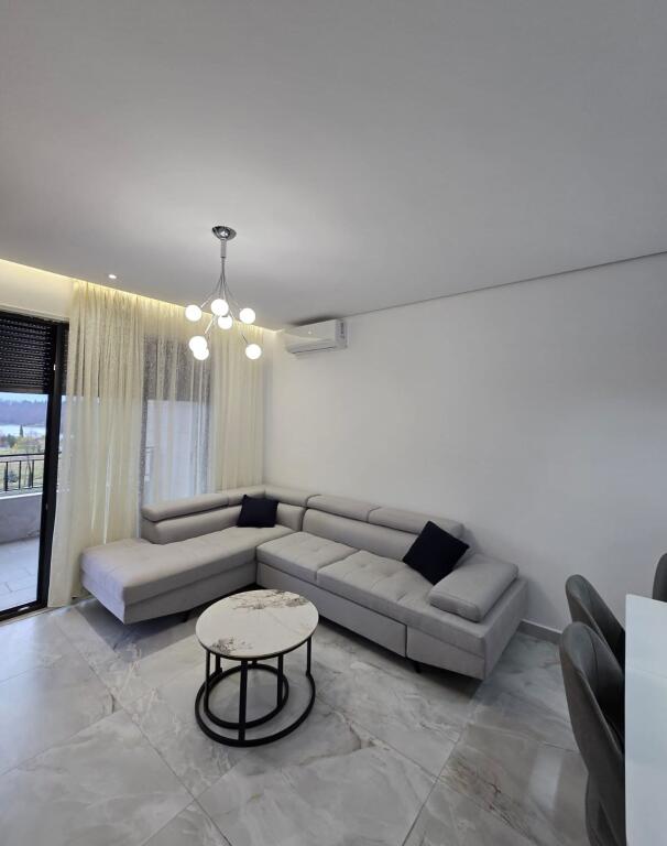 Jepet me qira apartament 1+1 në zonën e Liqenit të Thatë.