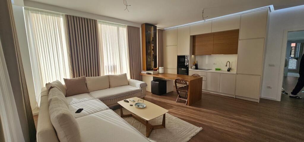 🏡 Shitet apartament 3+1 te Bulevardi i Ri