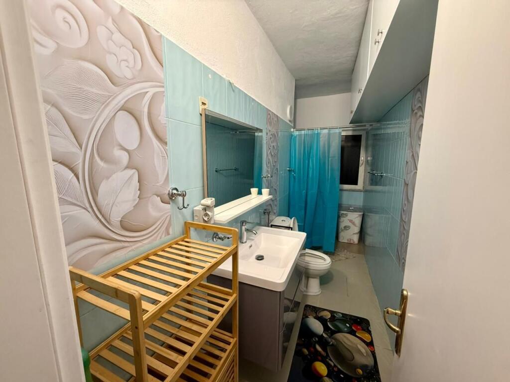 📣 QERA Apartament 1+1 📍 Prane 21-Dhjetorit 🛣️ Rruga e "Kavajes"✅I Pa Banuar Me Pare  ✨ 💶 Cmimi 50.000 Leke/Muaj