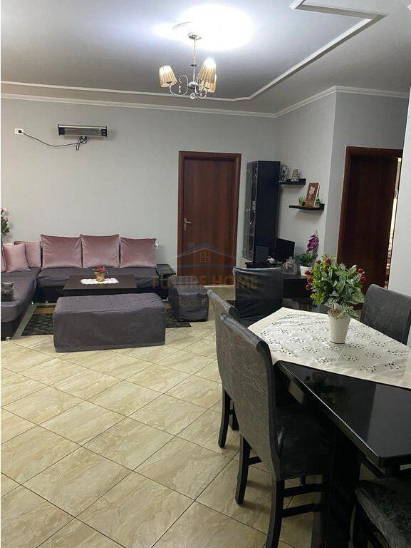 Shitet , Apartament 2+1 , Fresku , Tiranë.