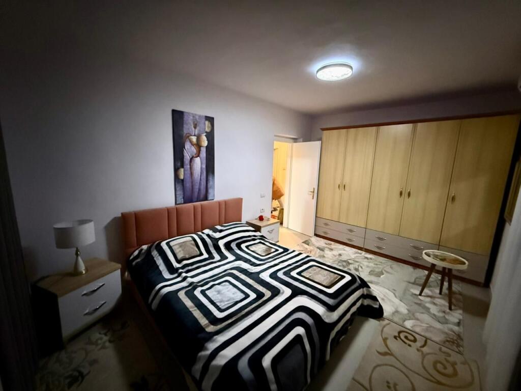 📣 QERA Apartament 1+1 📍 Prane 21-Dhjetorit 🛣️ Rruga e "Kavajes"✅I Pa Banuar Me Pare  ✨ 💶 Cmimi 50.000 Leke/Muaj