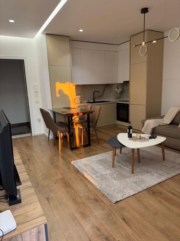 Jepet me qera apartament 1+1 tek Ish Fusha e Aviacionit