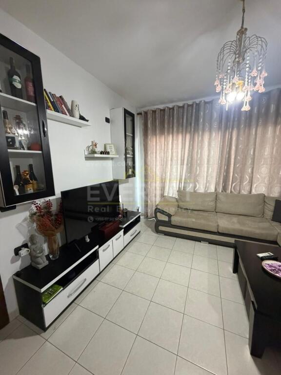 OKAZION!!  Super Apartament 1+1 per qera tek Ish Fusha e Aviacionit. Cmimi 45.000 Lek/Muaj