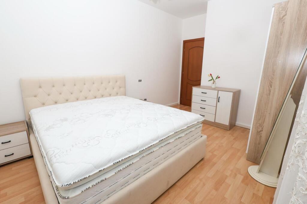 Jepet me qera super apart 2+1+2 me pamje nga Kopshti Botanik