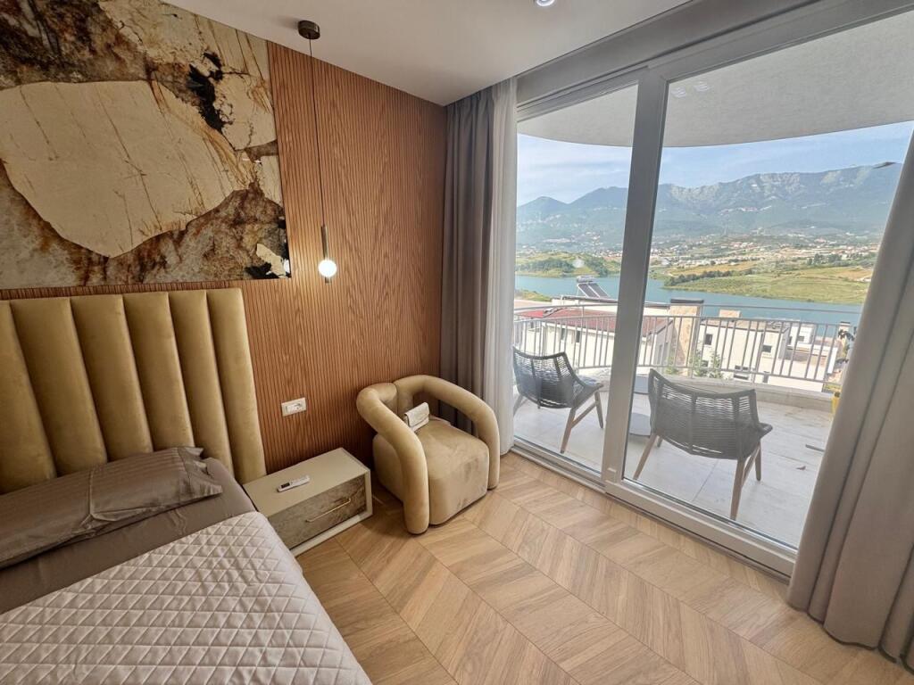 🏢In one of the residences near the panoramic lake of Farka, a 2+1+2+parking space apartment, furnished, is for rent 1,500Euro