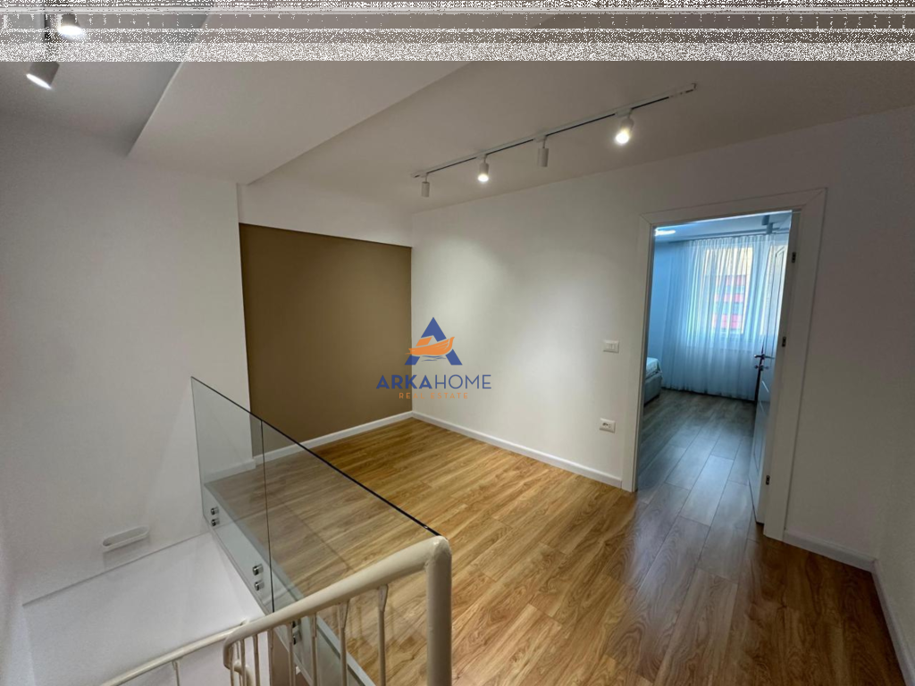 AFFITTASI DUPLEX 2+1 "PIAZZA SKENDERE" 110.000 LEKE