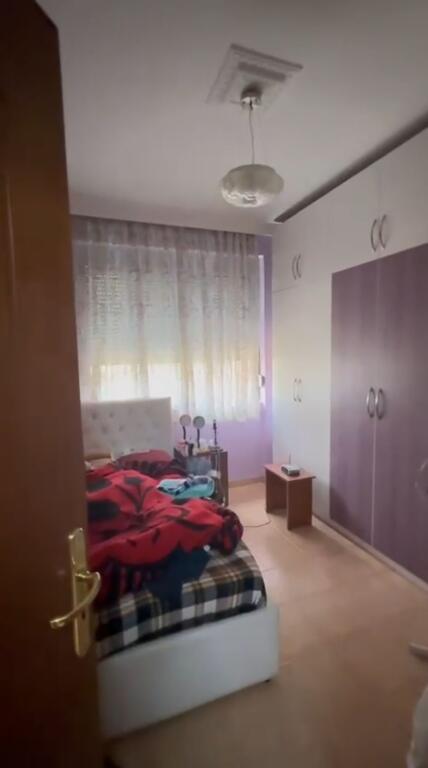 INVESTMENT, Apartment 2+1+2 bathrooms for sale in Zogu i Zi near the Mosaic of Tirana !!
