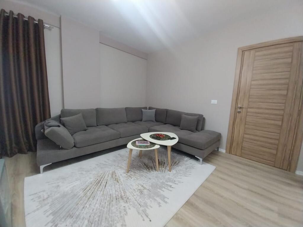 Disponiamo di un appartamento 2+1+2+Posto Auto in affitto nella zona di 5 Maj.