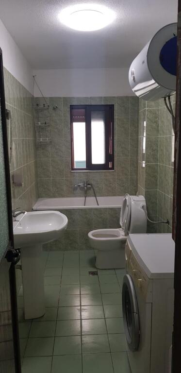 🏠 Jepet me Qira Apartament 2+1 – Sheshi Willson, Rruga Ymer Kurti