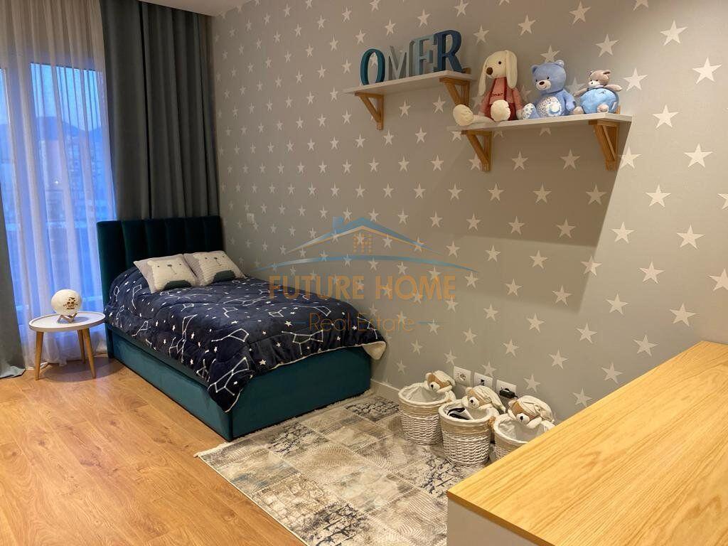 Shitet apartament 3+1+2 Fusha e Aviacionit