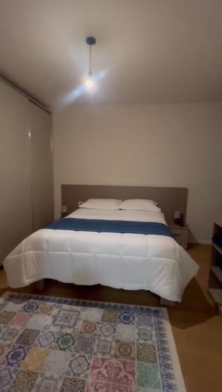 Shitet apartament 2+1+2 tualete te Rruga Fortuzi !!