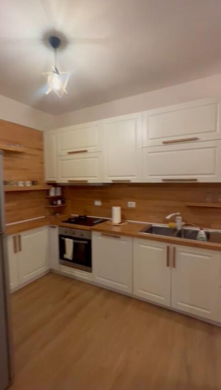 Shitet apartament 2+1+2 tualete te Rruga Fortuzi !!