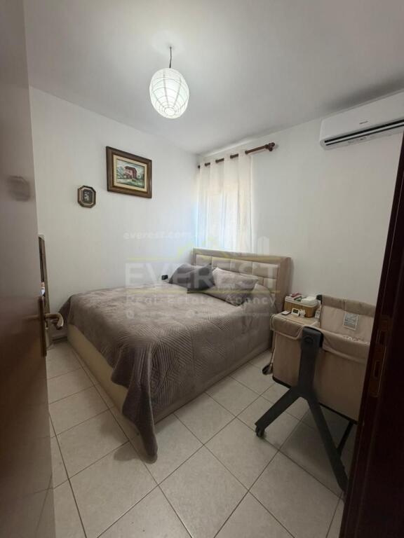 OKAZION!!  Super Apartament 1+1 per qera tek Ish Fusha e Aviacionit. Cmimi 45.000 Lek/Muaj