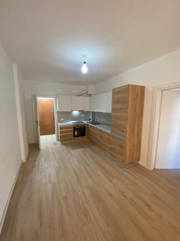 APARTAMENT ME QERA 2+1 5 MAJ 550 EURO