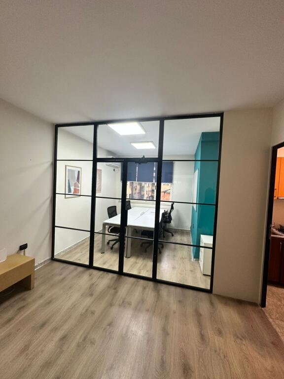 UFFICIO IN AFFITTO 140 M2 BLOK 2.500 EURO