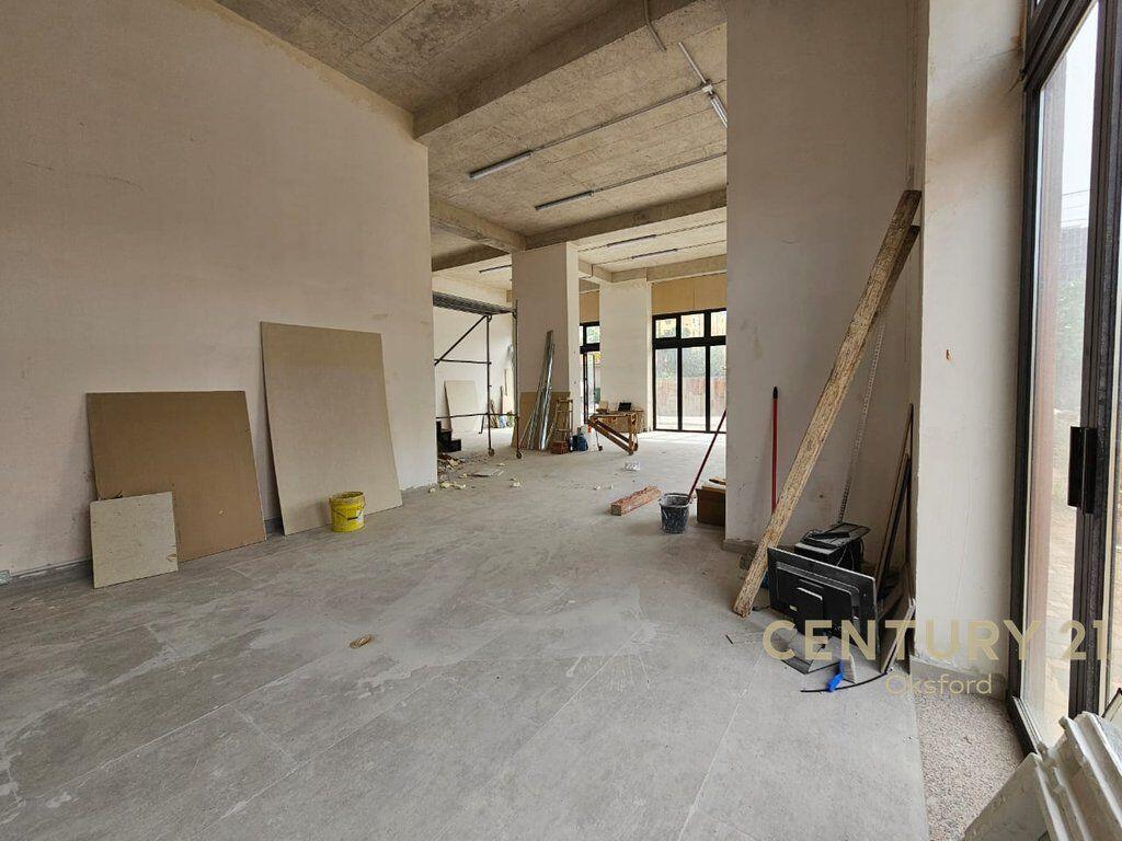 UNITÀ COMMERCIALE IN AFFITTO CON FACCIATA SU STRADA (ANGOLO), VICINO AL EX CAMPO DI AVIAZIONE 1.300 € /Mese