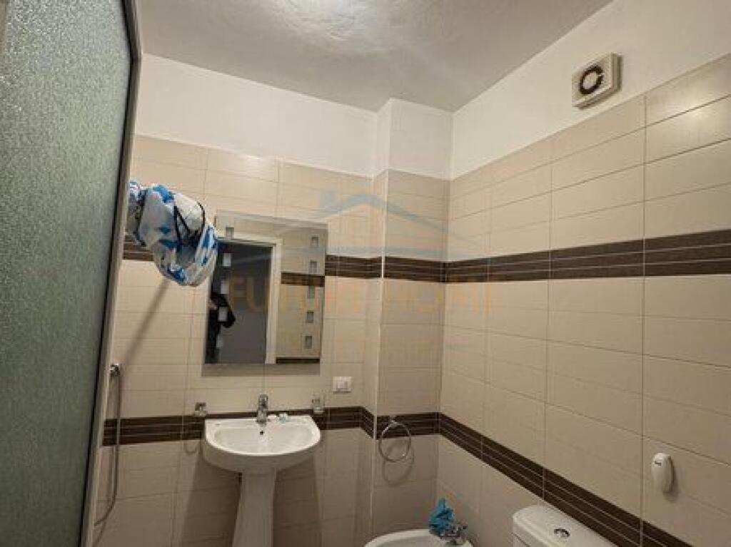 In vendita, Appartamento 1+1, Complesso Kontakt, 21 Dicembre, Tirana