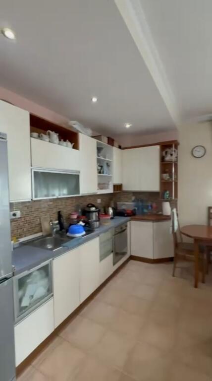 INVESTMENT, Apartment 2+1+2 bathrooms for sale in Zogu i Zi near the Mosaic of Tirana !!