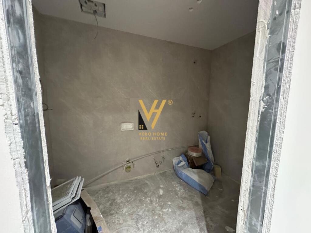 JEPET AMBIENT BIZNESI 50M2 ME QERA TE ISH EKSPOZITA 50.000 LEKE