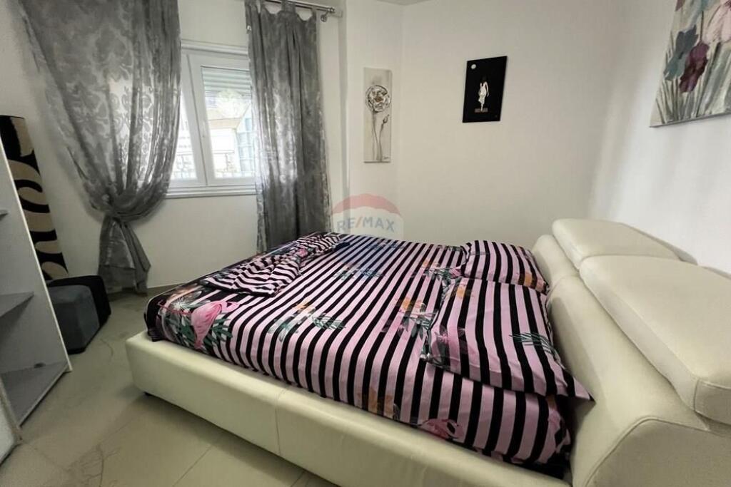 2+1 Apartment for Rent with Front Sea View &amp; Garage – Lungomare, Vlora (Oslo Area)