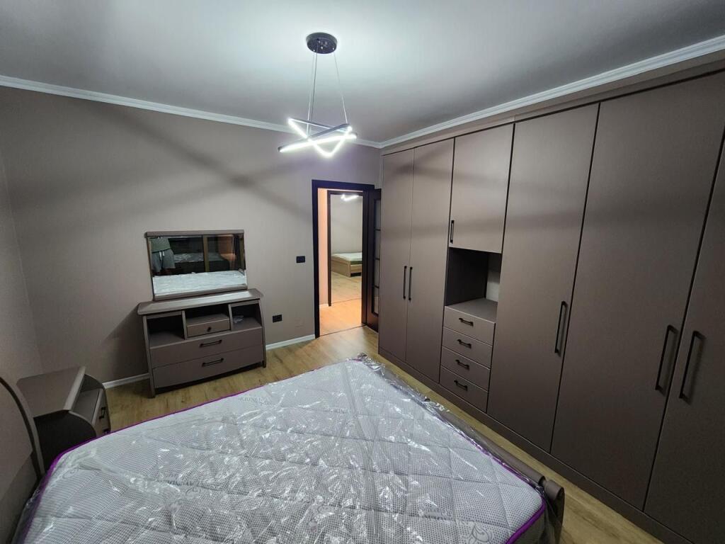 APARTAMENT 3+1+2 TUALETE PET QIRA,RRUGA E KAVAJËS