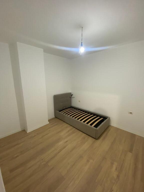 APARTAMENT ME QERA 2+1 5 MAJ 550 EURO
