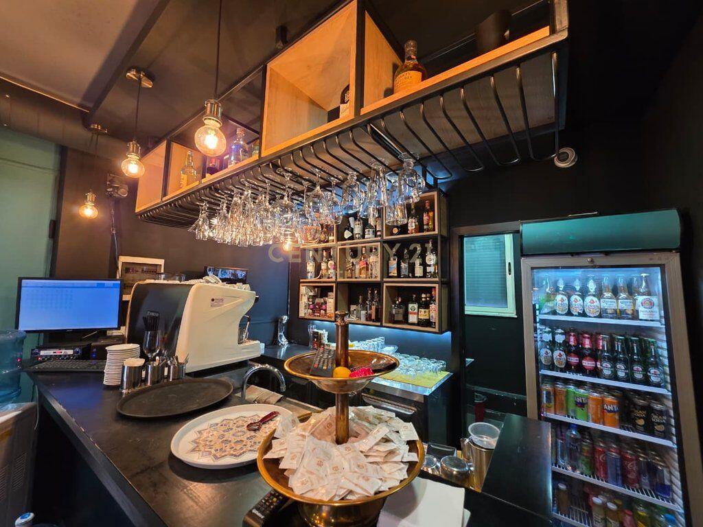 VENDESI BAR/CAFFÈ VICINO A TV KLAN! 250.000 € Sup. Totale 54m2