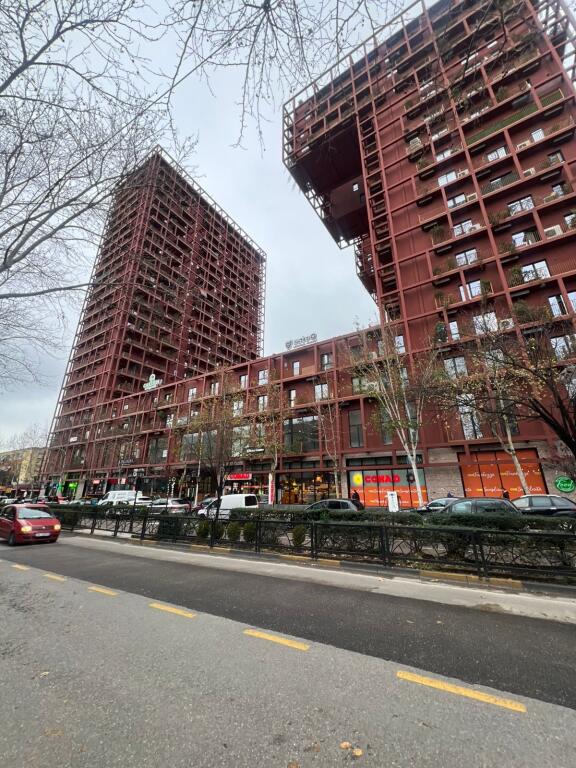 AMBIENT KOMERCIAL PËR QERA 90 m2 – TIRANA GARDEN BUILDING , Rruga Kavajes !