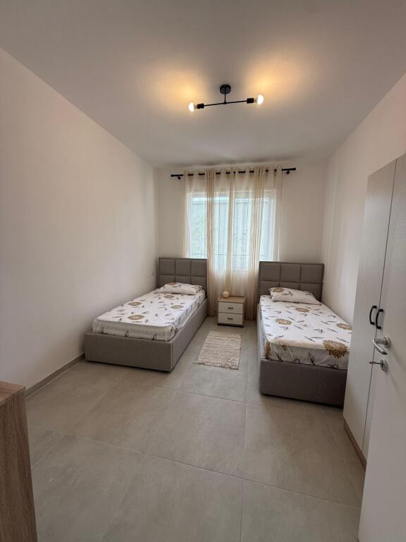 In affitto Appartamento 2+1, Univers City vicino a Qtu 550 mila lek