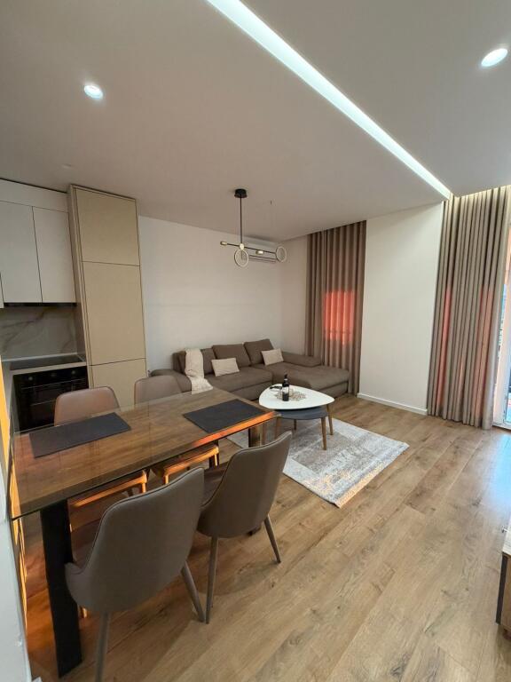 Jepet me qera apartament 1+1 tek Ish Fusha e Aviacionit