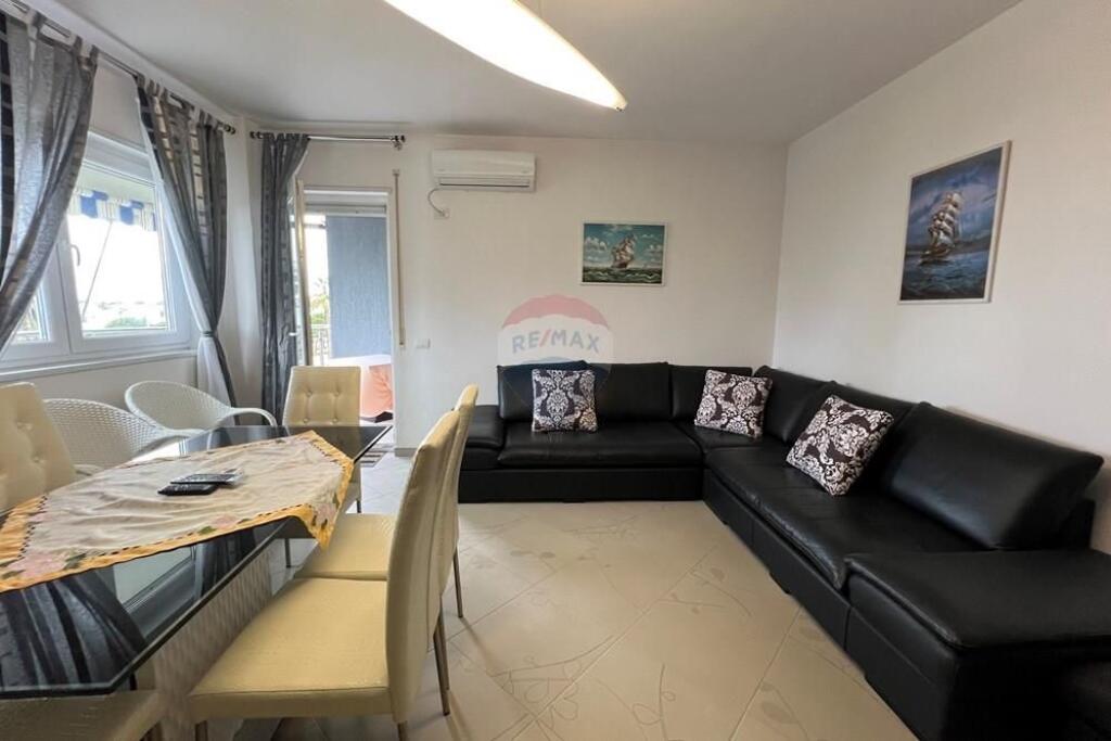 2+1 Apartment for Rent with Front Sea View &amp; Garage – Lungomare, Vlora (Oslo Area)