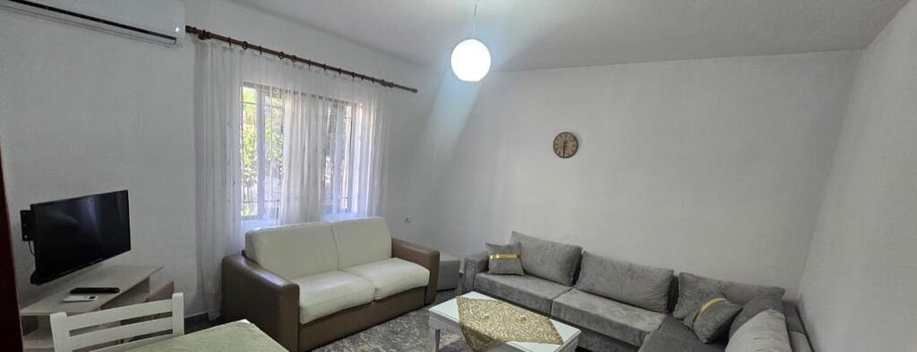 Casa 1+1 in affitto, ex parcheggio degli autobus, via Babe Rexha 400 Mila Lek