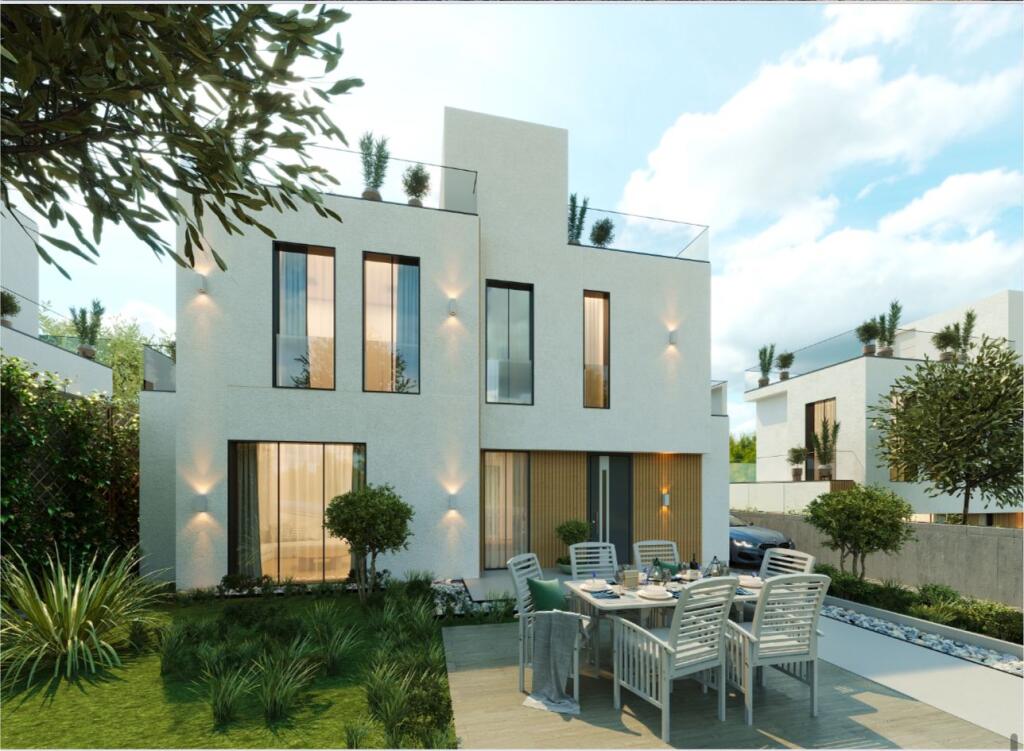 🏡 VILLA DI LUSSO IN VENDITA – LAGO ASCIUTTO