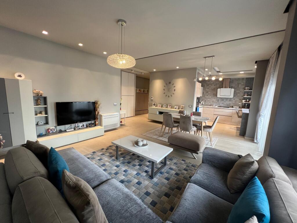 📣 AFFITTO SUPER Appartamento 2+1 Con 2 Bagni E 2 Balconi 📍 Zogu i Zi , Vicino Ring Center ✨ 💶 Prezzo 1.100 Euro Lordo