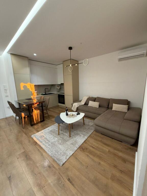 Jepet me qera apartament 1+1 tek Ish Fusha e Aviacionit