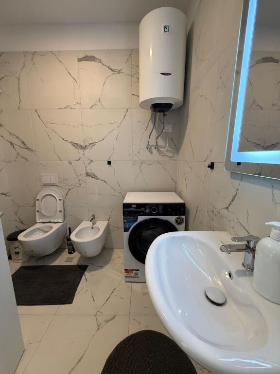 In affitto Appartamento 2+1, Univers City vicino a Qtu  550 Mila leke