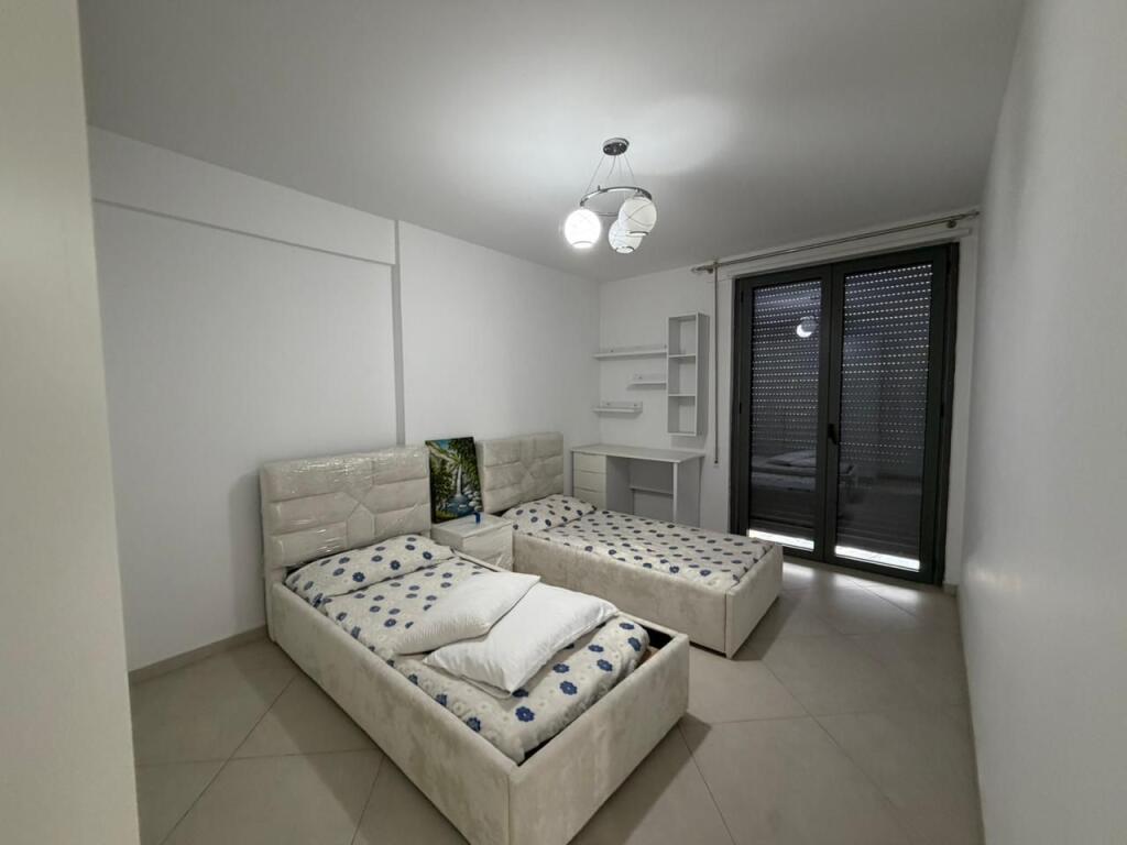 🏡 Jepet me qira apartament 2+1+2 + 🅿️ 📍 Don Bosko, pranë Fiori di Bosko💰 Çmimi: 800 € / muaj