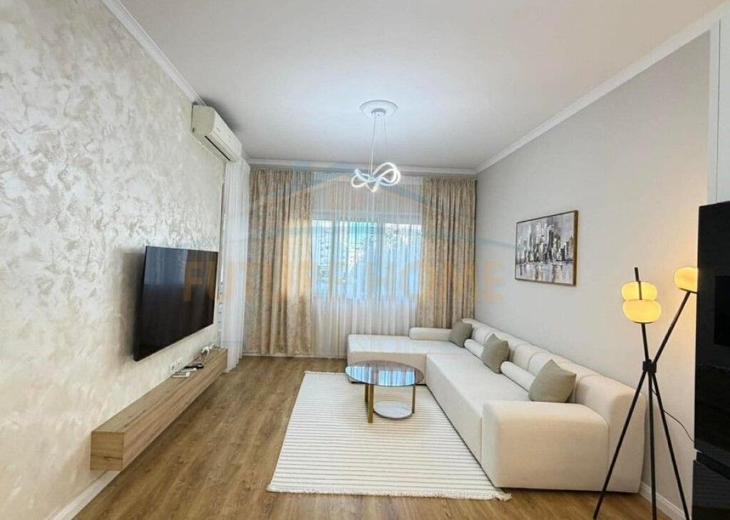 Shitet apartament 2+1, Unaza e re