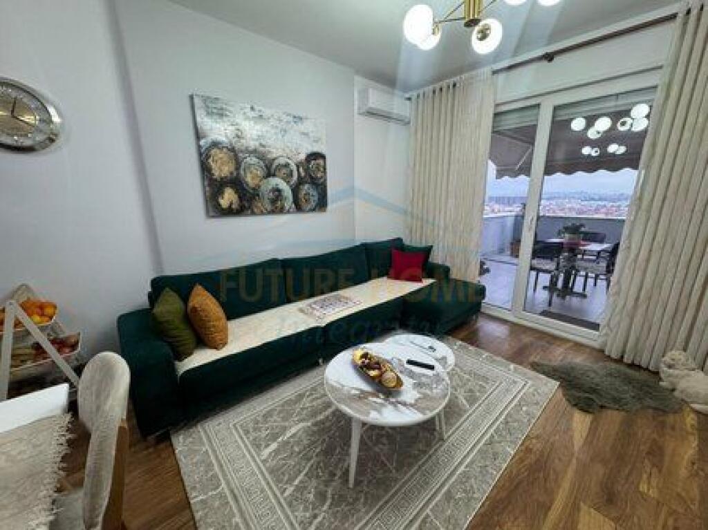 Shitet, Apartament 1+1+Verandë, Rruga e Dibrës, Tiranë.