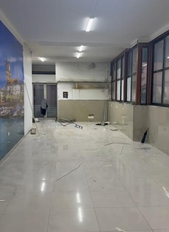 Affittasi negozio in strada principale