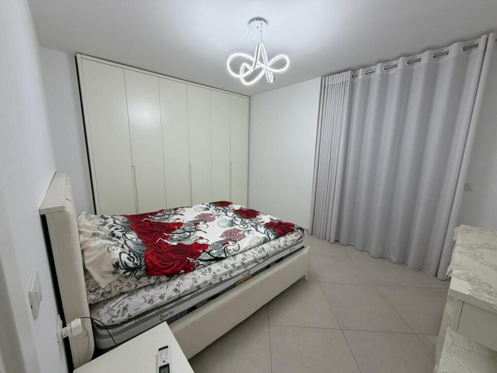 🏡 Jepet me qira apartament 2+1+2 + 🅿️ 📍 Don Bosko, pranë Fiori di Bosko💰 Çmimi: 800 € / muaj