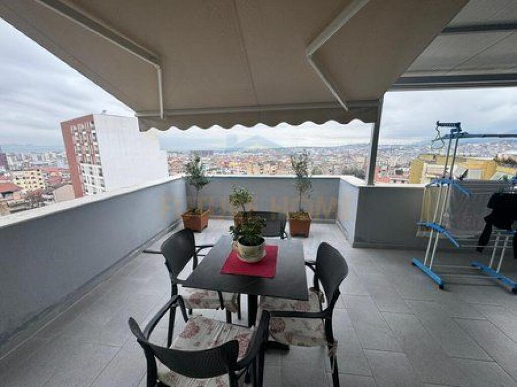 Shitet, Apartament 1+1+Verandë, Rruga e Dibrës, Tiranë.