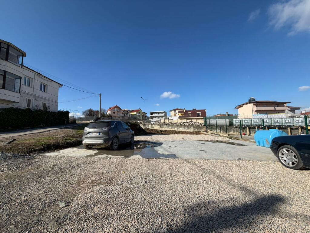 SHITET, TOKE, SAUK, TIRANE (530581007-116)